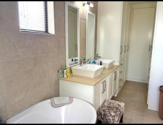 3 BEDROOM HOUSE FOR SALE IN MIDSTREAM MEADOWS